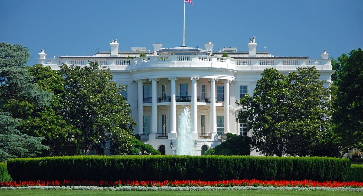An image of the White House.