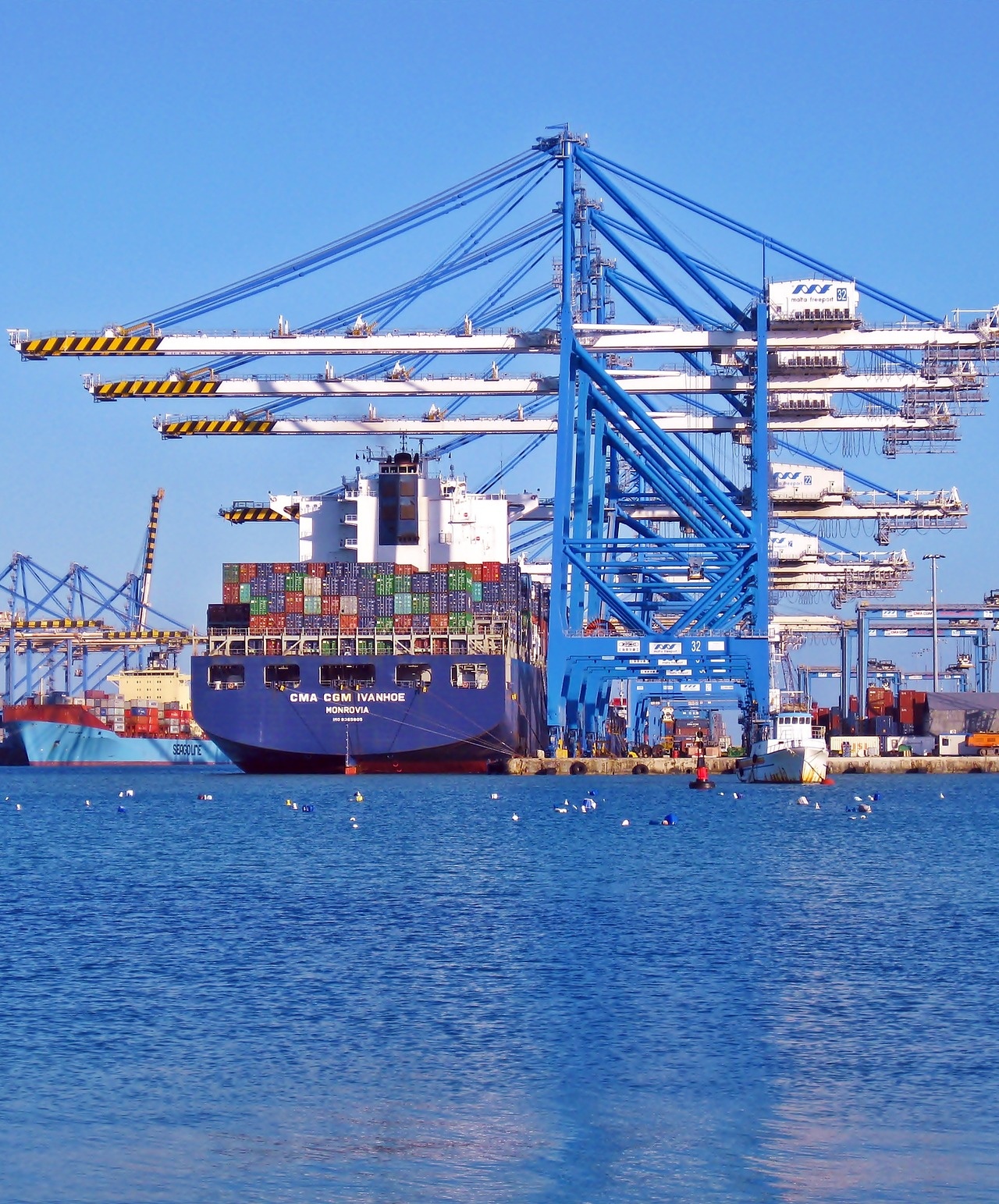 货船“data-imagemodel=