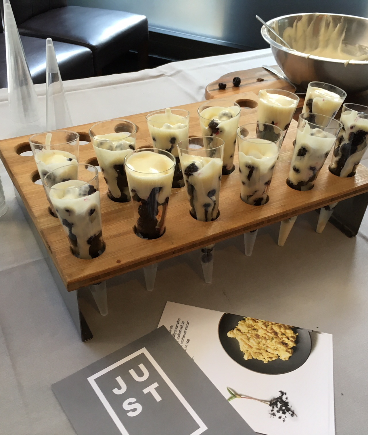 在JUST zabaglione的浆果