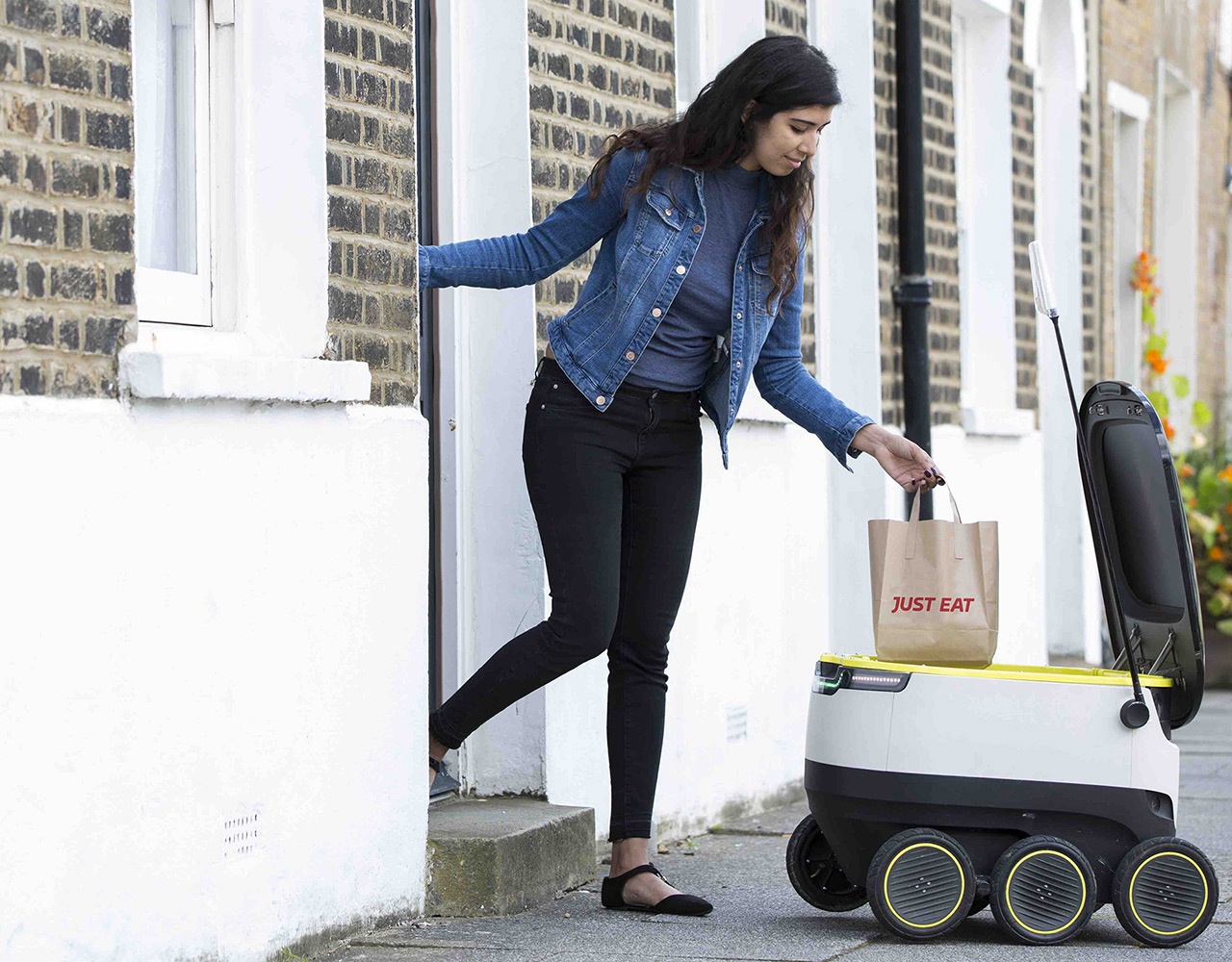 Starship Technologies delivery droid